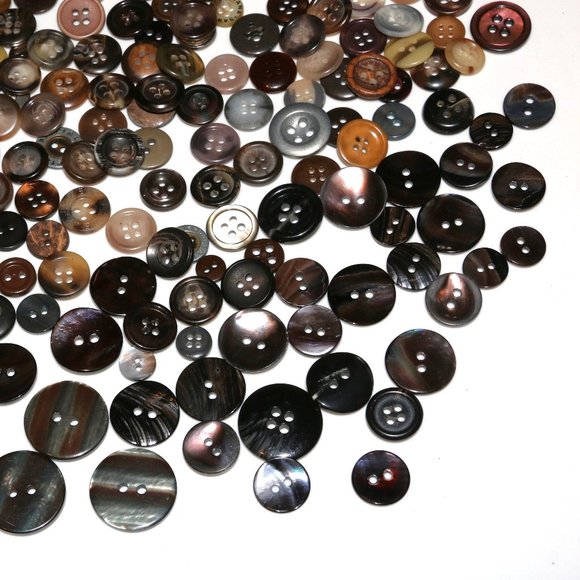 Variety estate bulk buttons lot, some vintage oyster shell / marbled look 323pcs - Picture 9 of 10